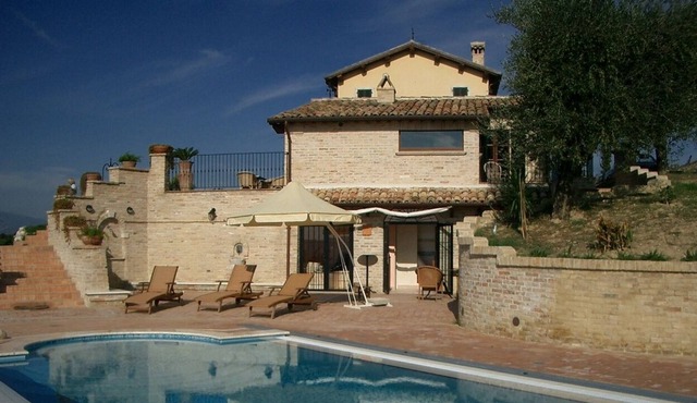 Country house with pool in a secluded location with panoramic sea 7 km, pets allowed