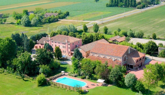 Countryside Bliss with Pool & Tennis in Pontecchio Polesine