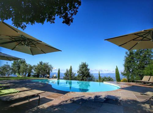 Detached villa for 6-pers with outdoor swimming pool in Loro Ciuffenna