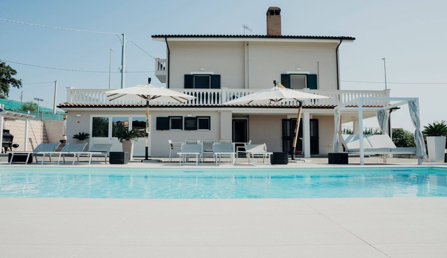 Di Luzio Holiday House