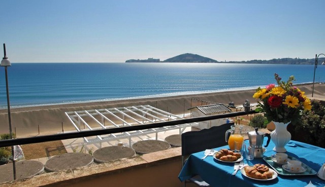 Edy sea view holiday apartment in Formia