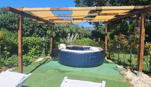 Elegante villa panoramica con giardino e idromassaggio a 10 minuti dal mare