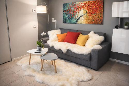 Elodie Deluxe apt -15 min Colosseum Metro - Center -Parking-Balcony in Rome