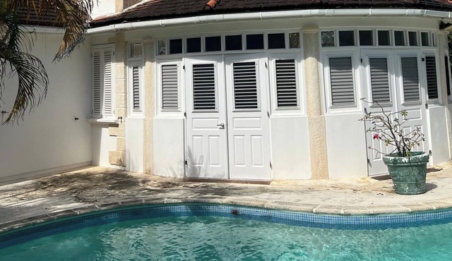 Escape to a delightful spacious family villa near Holetown