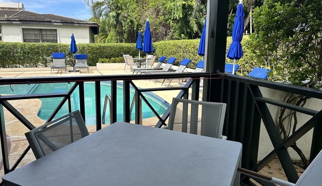 Fantastic location in Holetown, gorgeous 1 bed apartment, close to all amenities