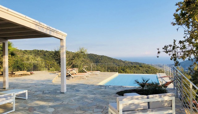 Fantastic villa with a unique sea view and private pool in the olive grove in Pontedassio