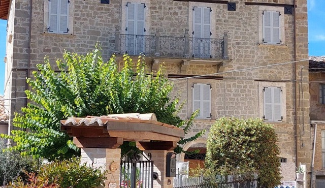 Fiori e Terra, two independent apartments rented together as a vacation home with a private pool in Le Marche, Italy!