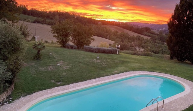 Great villa with pool, free wifi, beach, sea, last minute, Italy in Montelabbate