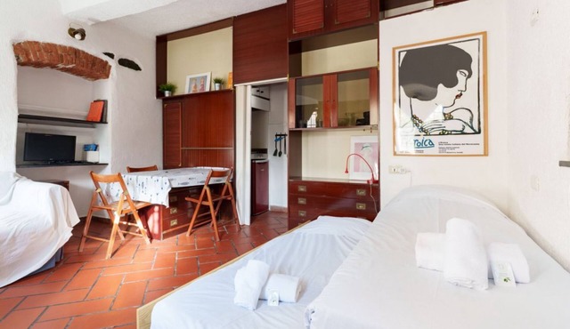 GuestHost - A practical 20 square meters studio apartment, perfect for two people, located on the ground floor of a building with a private entrance.The property is located in the Nervi neighborhood, just 400 meters from Caprafico beach, making it easy f in Genoa