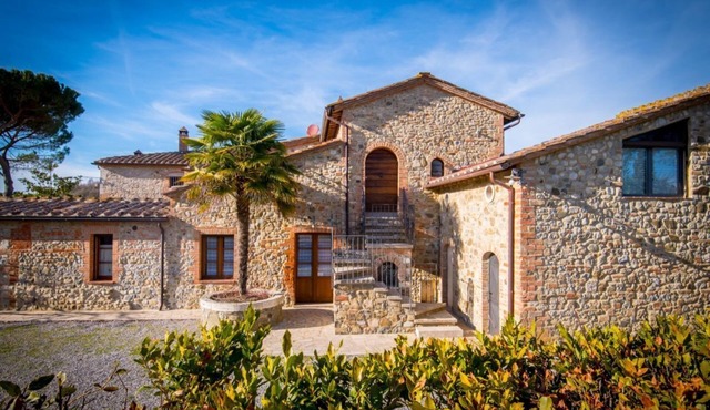 GuestHost - Ginestra-Chianti Cozy Flat with Private Parking! in Asciano