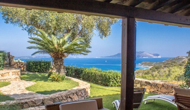 GuestHost - Sardinian dream: sea view, pool & parking! in Li Cuncheddi