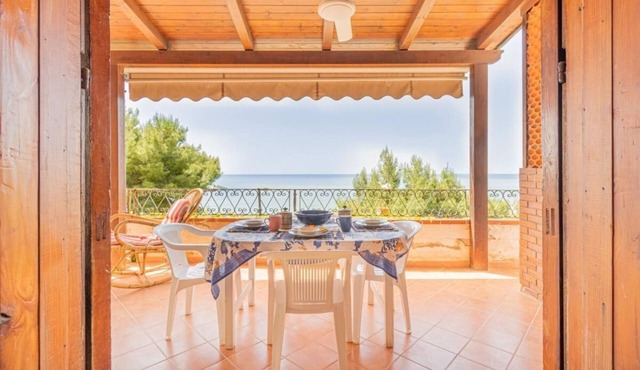 Holiday Home 'La Casa Sulla Scogliera Piccola' with Sea View, Private Terrace and Air Conditioning