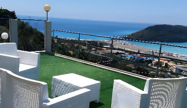 Holiday Home 'Vista Mare Con Giardino' with Sea View, Wi-Fi and Air Conditioning