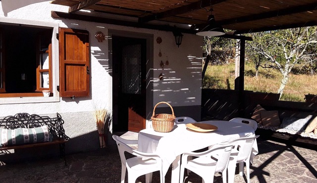 House immersed in the green of nature in topleca di sopra