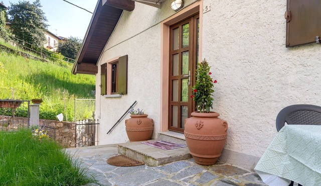 House with Private Garden, Balcony, and Wi-Fi in Marzio