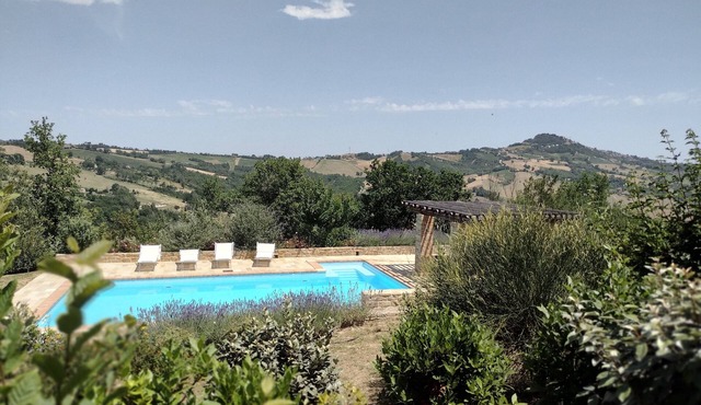 Idyllic Villa , Magnificent Views, Stunning location, Pool, in Macerata