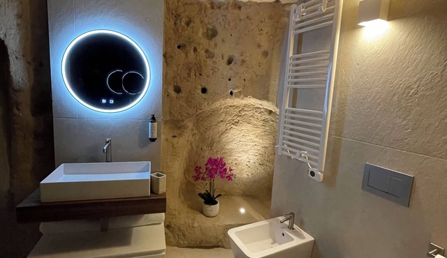 Il Nido Nella Roccia - Unique Natural Cave Chambers, Modern Style, in Downtown