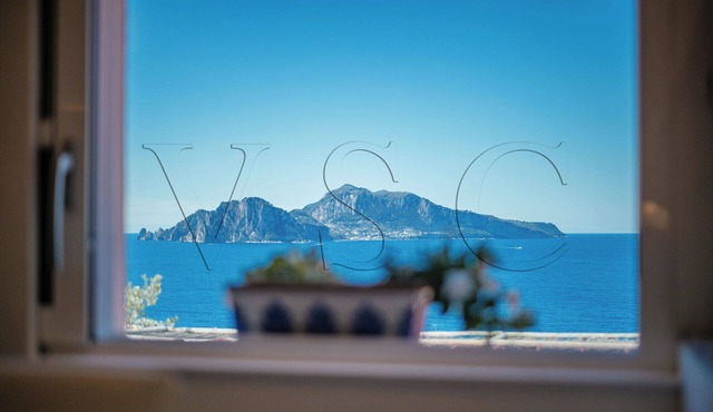 INCANTO SU CAPRI Panoramic apartment on the Sorrentine Peninsula with pool