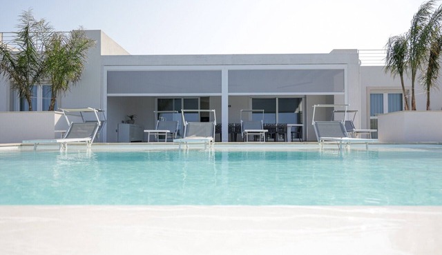 Independent Villa with Pool, Sea View, Wi-Fi, and Air Conditioning in Ugento