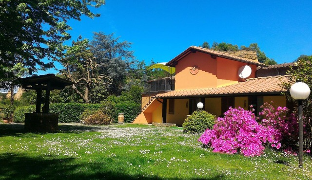 Intero Agriturismo riservato: giardino e piscina di acqua salata tutta per voi in Castelfranco Piandiscó
