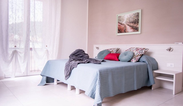 IRIS apartment - 200 meters from the lake and from the town center in Garda