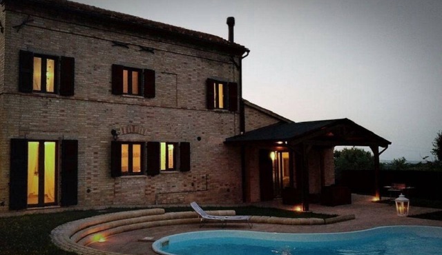 Italian villa with swimming pool, 5 minutes to the town