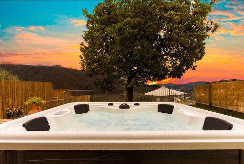 Jacuzzi Privata e Splendida Vista in bellissimo Cottage in Coreglia Antelminelli