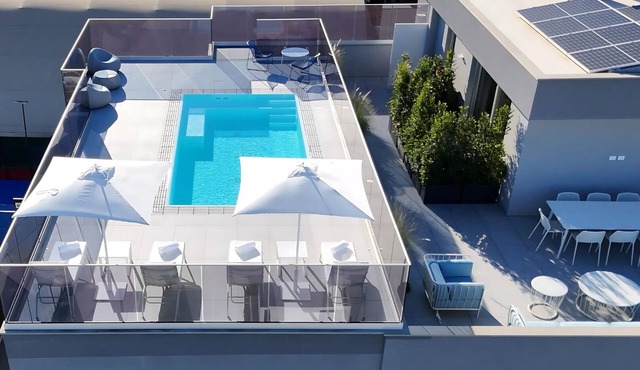 King Suite with heated pool in the heart of Bari