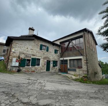 La Corte dei Celti La fonte in San Benedetto Del Querceto