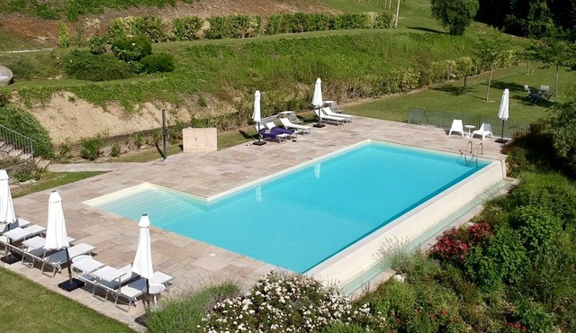 La Giravolta = Enjoy country-style in style. Luxury villa with swimming pool in Barchi