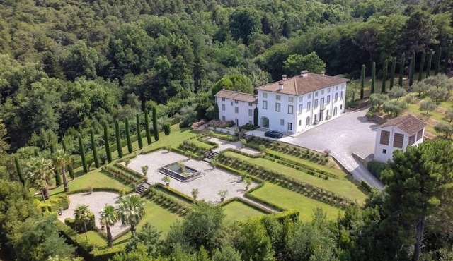 Large vacation villa rental Tuscany, lucca, pool, Wi-Fi, AC, wedding in Capannori