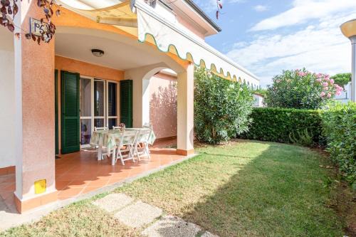 Large villa with private garden near the sea in Porto Recanati