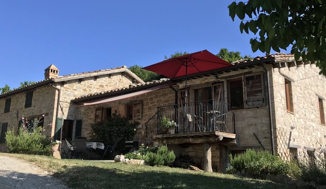 Leonardo'sRestored farmhouse with spectacular views of Sibillini Mountains