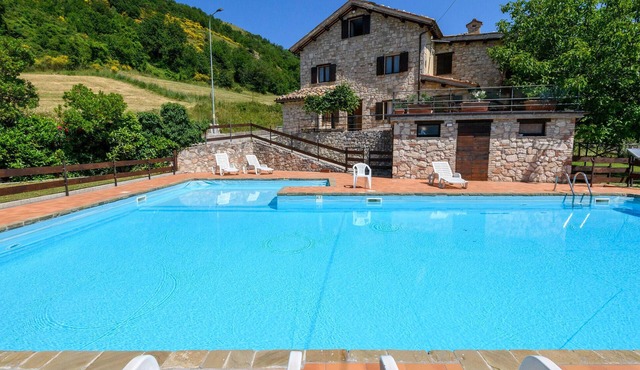 Lovely apartment in Montemonaco