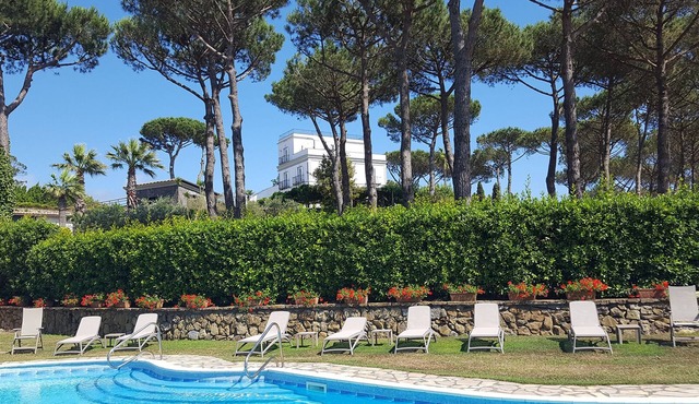 Luxury central located Villa Jasmine for 30 people