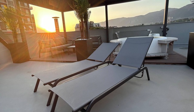 LUXURY PANORAMIC SUITE PENTAHOUSE WITH JACUZZI & TERRACE - TERNI CENTER in Terni