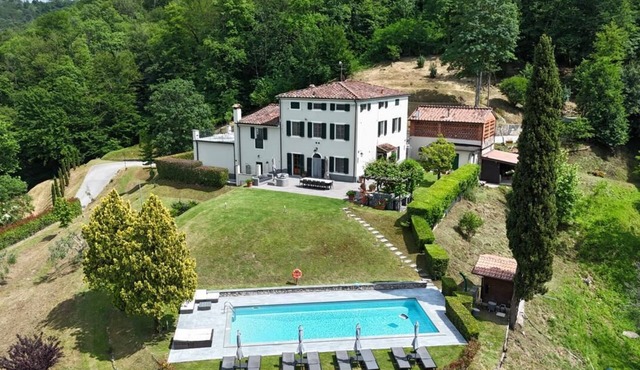 Luxury Villa Baloccaia ,Heated Pool Lucca Italy 8 bedrooms all AC, 9 bathrooms in Camaiore