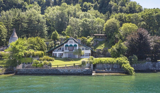 Magical villa perched on the water's edge! Villa Cinderella 5 BEDROOMS 10 PAX in Ispra