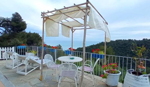 Message in a Bottle Bed and Breakfast in Camporosso