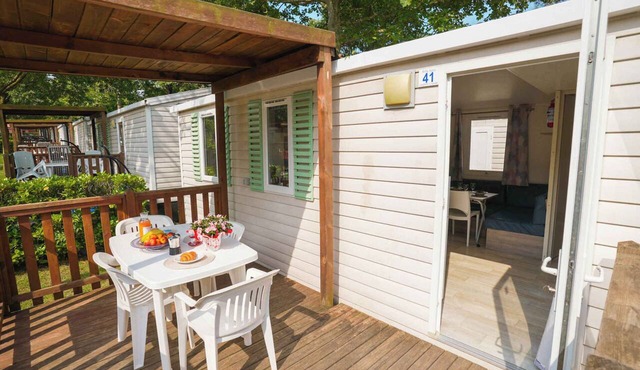 Mobilehome with air conditioning, terrace and pool in Marina di Bibbona