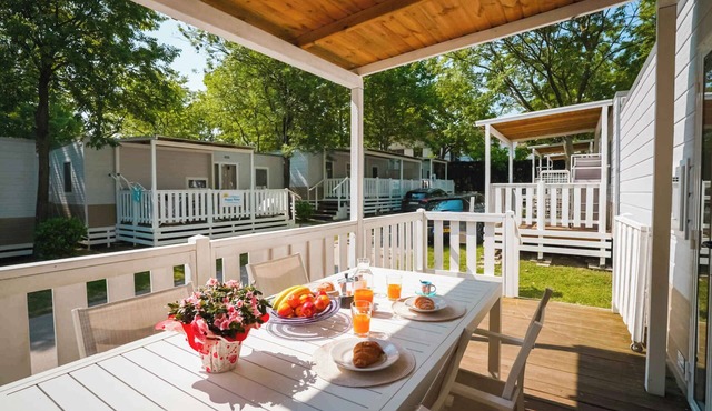 Mobilehome with air conditioning, terrace and pool