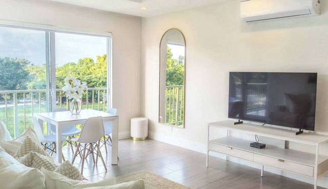 Modern & Cozy West Coast Condo in Gated Community