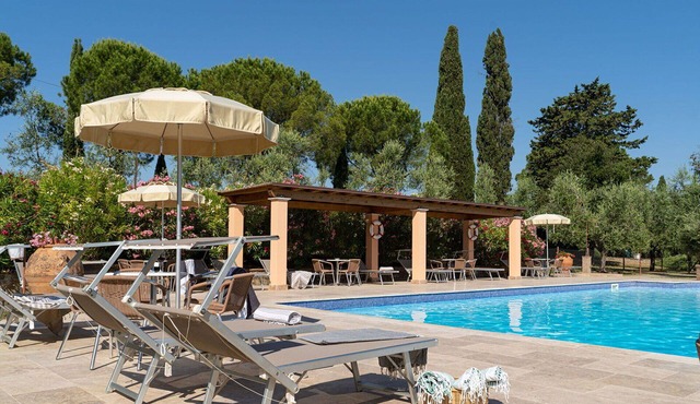 Nice apartment for 6 people with pool, WIFI, A/C, TV, pets allowed and panoramic view in Ghizzano