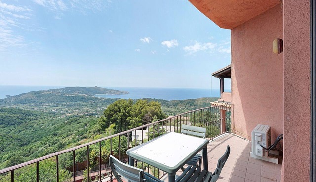 P.R. Club - Three-Room Apartment Enea 12 with Sea View, Private Terrace and Air Conditioning