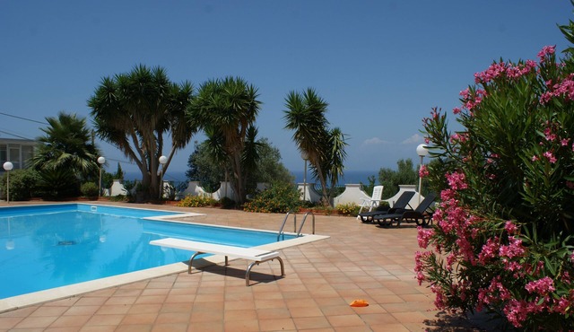 Panoramic Villa with Pool for 8 Guests in Cilento