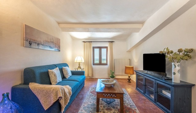 "Panoramic Apartment" with Hill Views and Wi-Fi Connection in Radicondoli