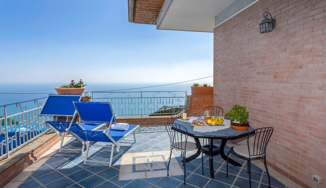 Panoramic villa where the mountains