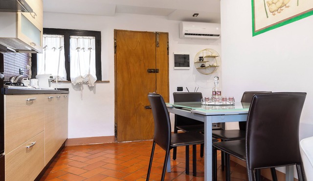 Peaceful corner with garden between Chianti and Crete, very close to Old Town in Casetta