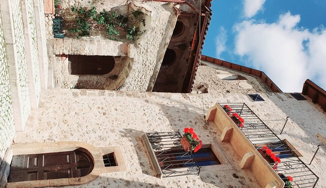 Period residence and apartments in the heart of the village of Santo Stefano di Sessanio