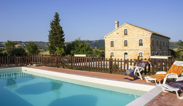 Piagge Del Sole: Beautiful farmhouse in the countryside with swimming pool in MONTECAROTTO